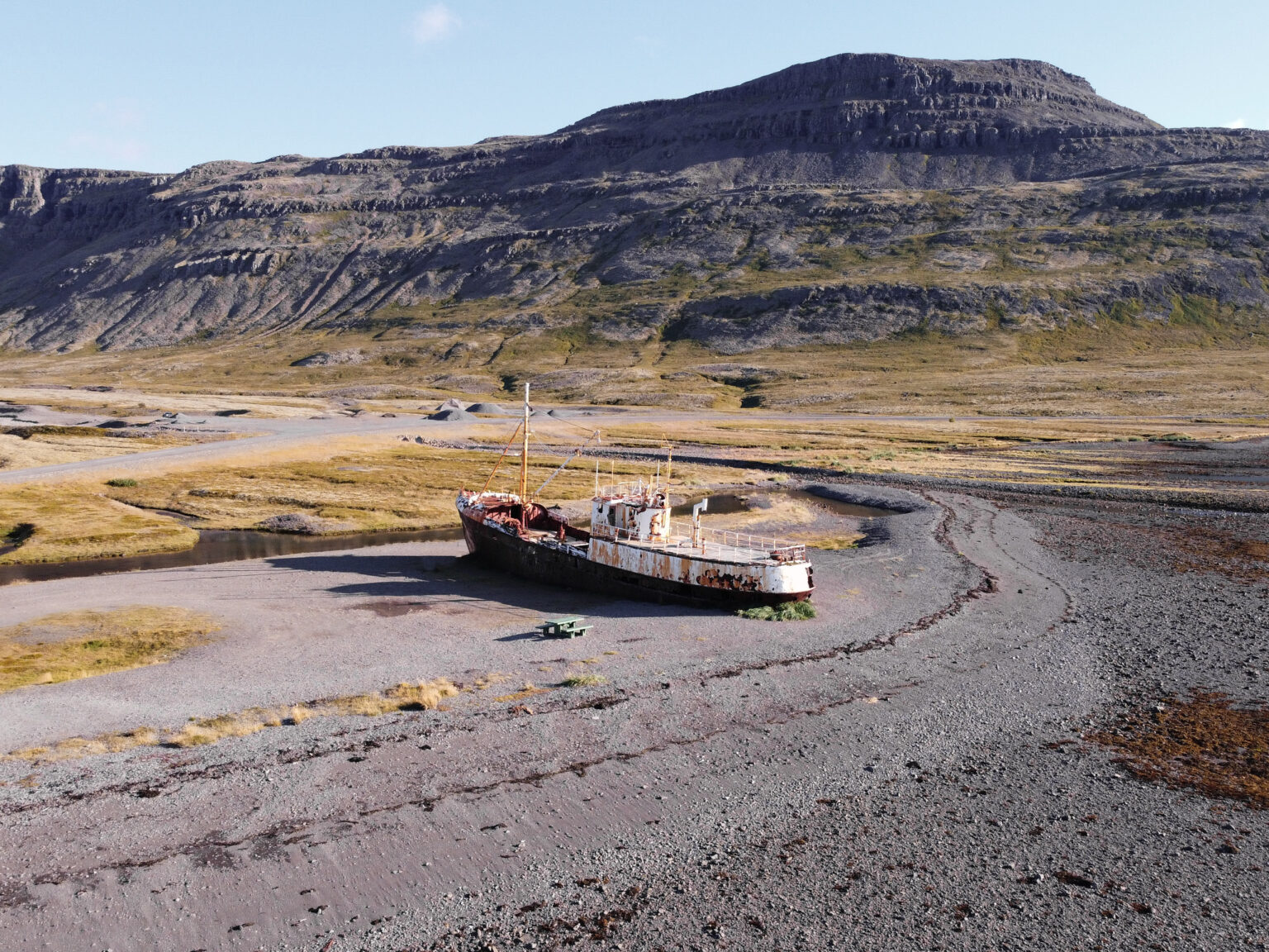 Ruinas de un antiguo barco destinado a la caza de ballenas, el Garðar BA 64